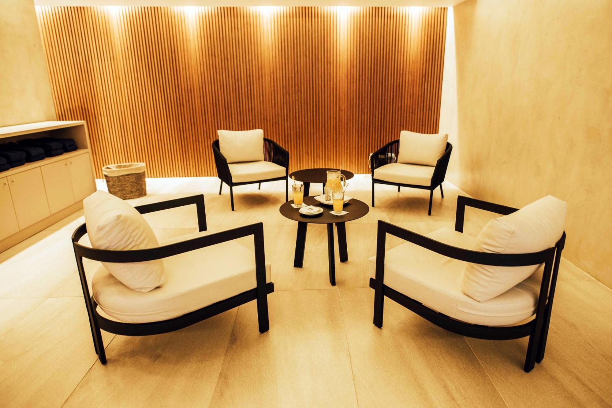 Dos Reyes Hotel 4*